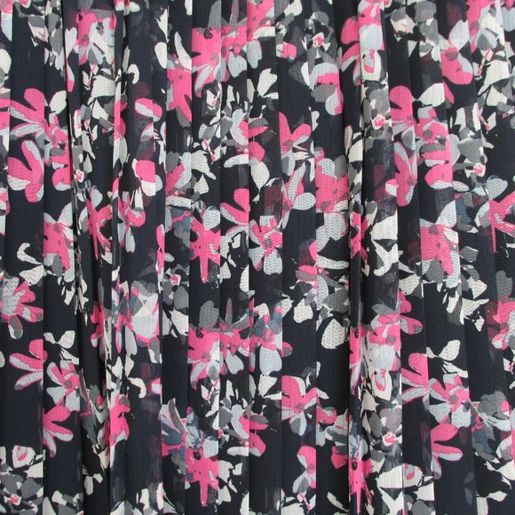 Banana Republic Comfy Pleated Floral Midi Skirt - Picture 3 of 8